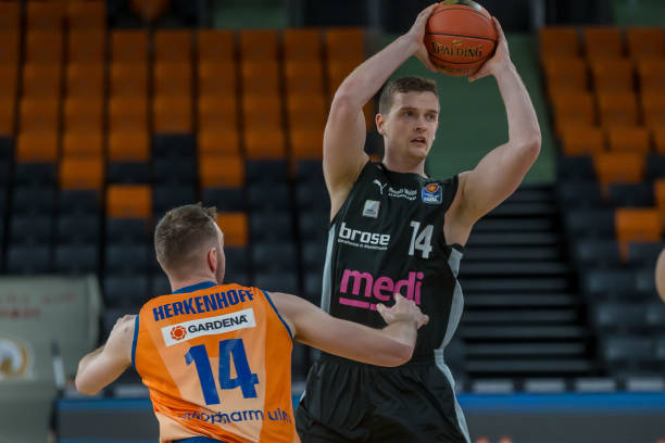 也让我们看 也让我们看