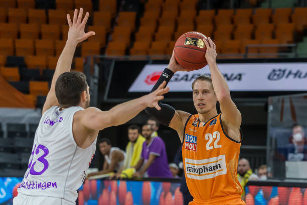 随着赛季即 随着赛季即